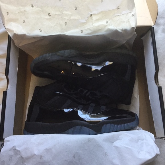 Brand New Jordan 11 Cap and Gown Size 9.5 main image 4